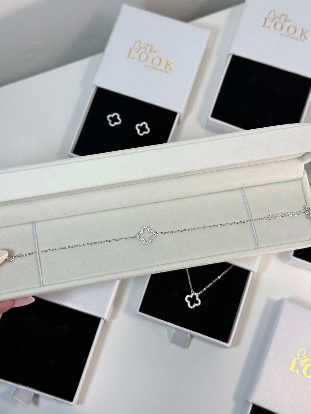 Luxe Hollow Single Clover Bracelet - Silver