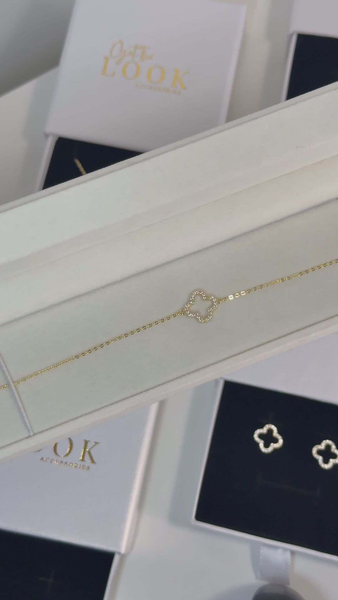 Luxe Hollow Single Clover Bracelet - Gold